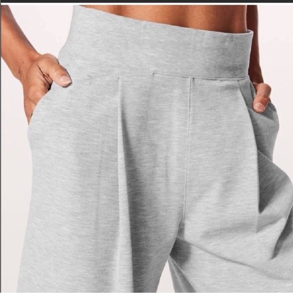 Lululemon Can You Feel The Pleat Heathered Gray Crop Wide Leg Gaucho Pants Sz 10 - Picture 2 of 7